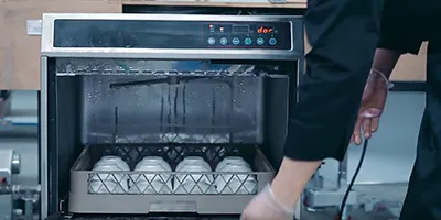غسالة الصحون والأطباق وتعقيمها