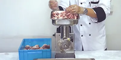 مفرمة لحم (فرامة لحم، ماكينة فرم لحمة، طاحونة لحم كفتة، مثرامة لحم)